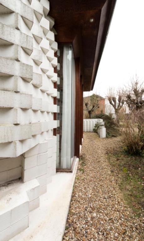 Vue du bossage d'une des façades latérales. 