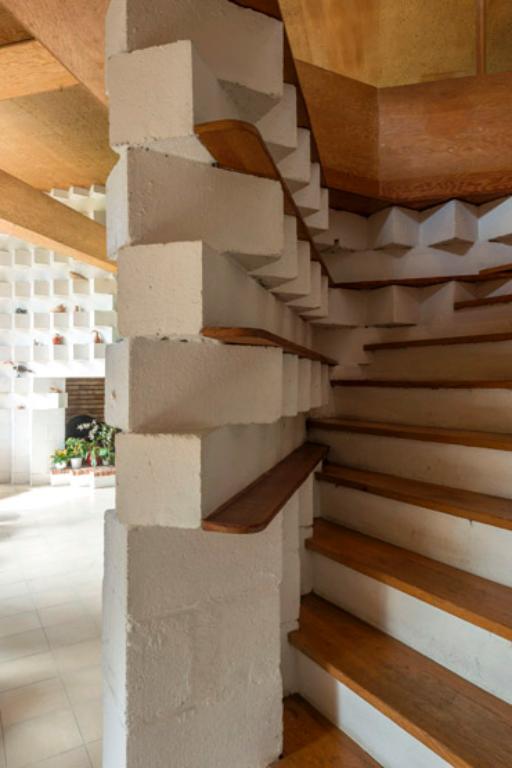 Départ de l'escalier. 