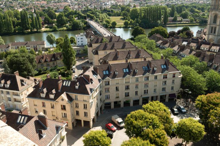Immeubles reconstruits de la place Saint-Maclou vus depuis la tour.