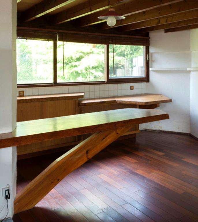Vue de la table de la salle à manger. 