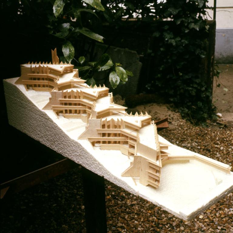 Vue générale de la maquette de l'immeuble. 