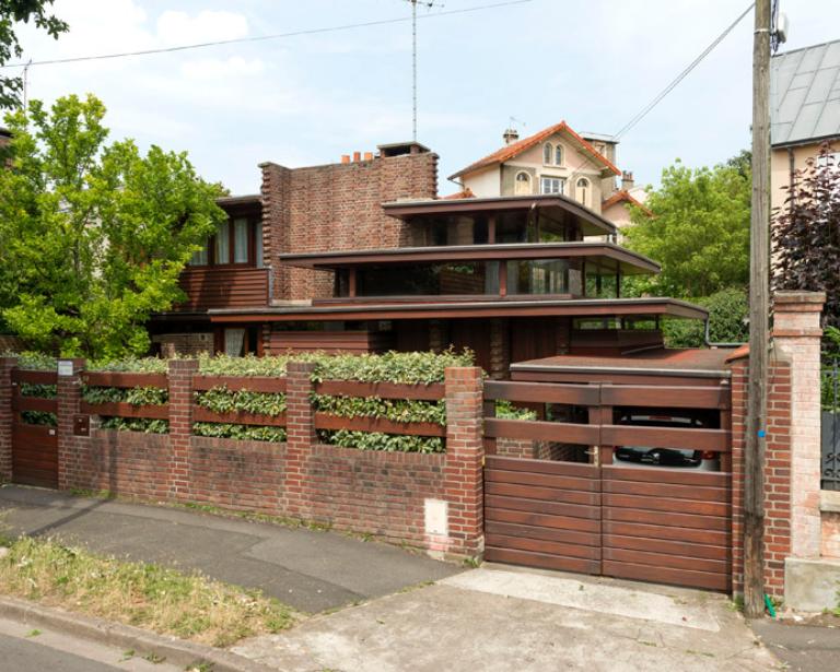 Vue générale de la maison côté rue.