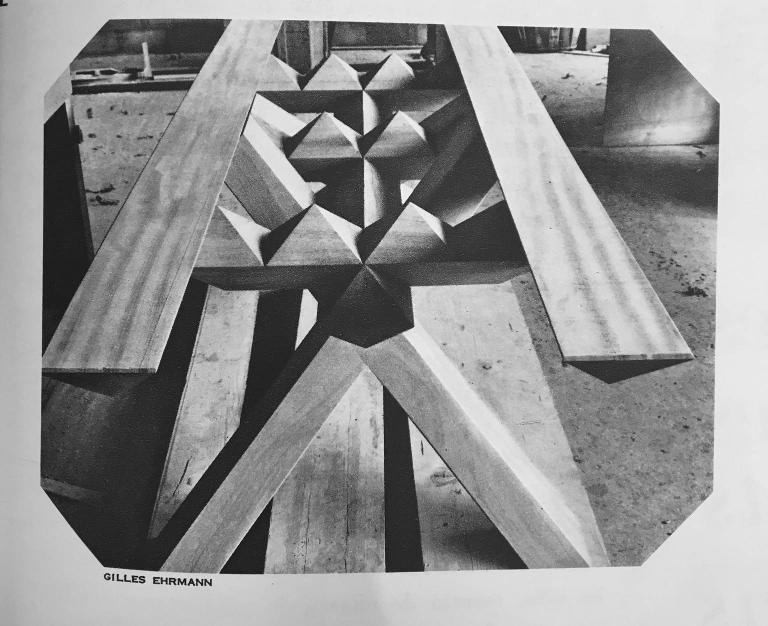 Table présentée à la galerie Raymond Cordier, Pais, 1960.