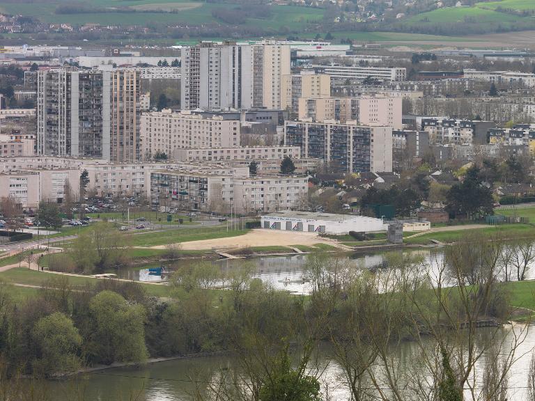 les tours du Val Fourré vus depuis les hauts de Limay.
