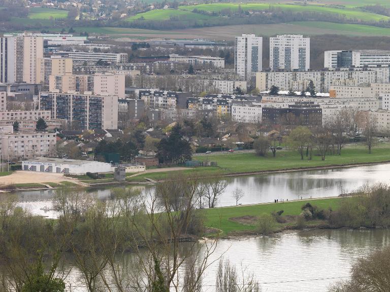 La partie occidentale du Val Fourré (quartier des Ecrivains et quartier des Aviateurs) vus depuis les hauts de Limay.
