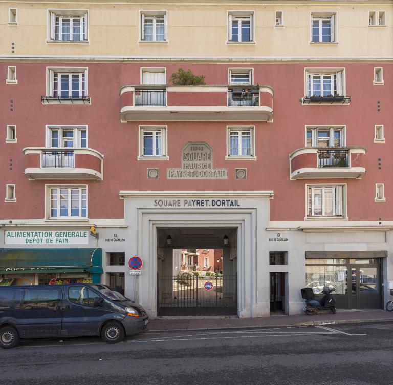 Vue de la façade de la Cité Payret-Dortail Portail côté rue au 13 rue de Chatillon