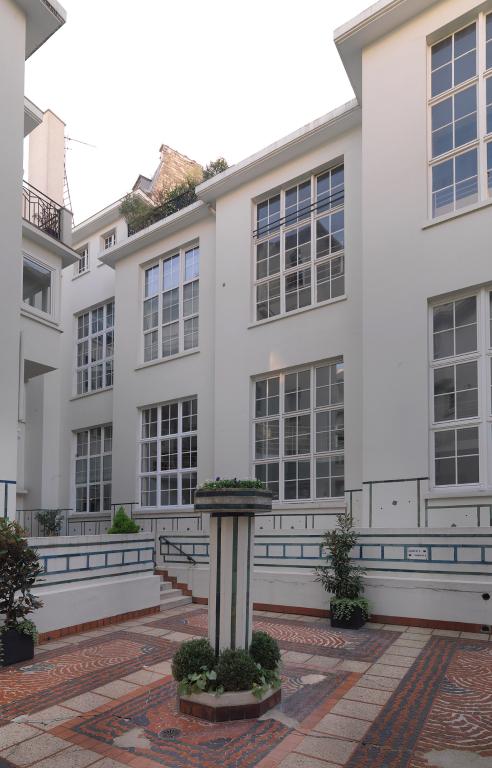 Vue de la cour extérieure séparant le bâtiment B du bâtiment C (3)