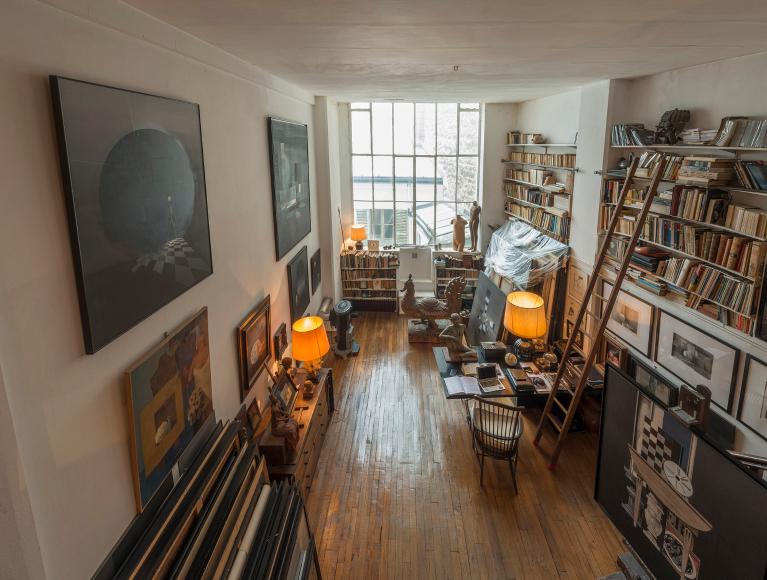 Vue générale d'un atelier (M. et Mme Segovia) côté rue Ganneron, prise depuis la mezzanine