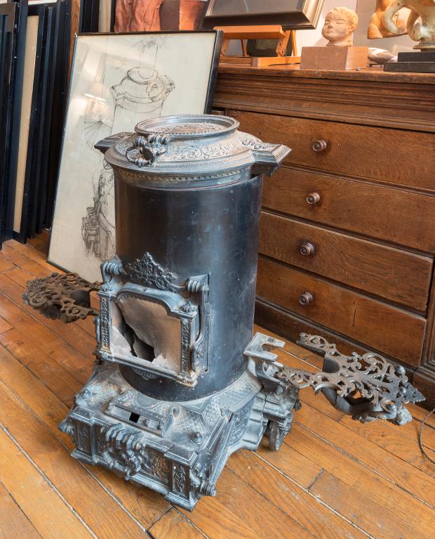 Poêle d’époque Choubersky, avec chauffe-pieds de part et d'autre