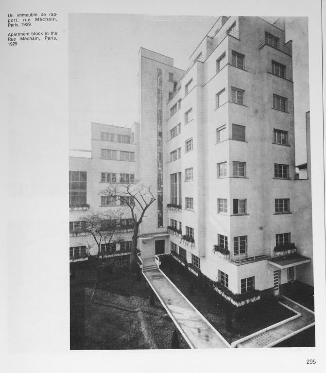 Vue de l'immeuble sur cour, reproduit dans "Robert Mallet-Stevens, architecte", éd. Archives d'Architecture Moderne, Bruxelles, 1980, page 295