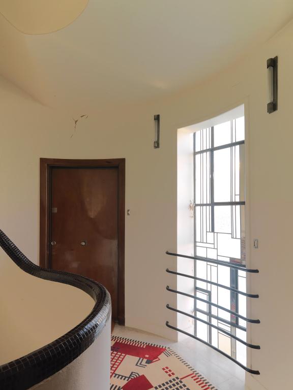 Cage d'escalier de l'immeuble sur cour construit par Mallet-Stevens 