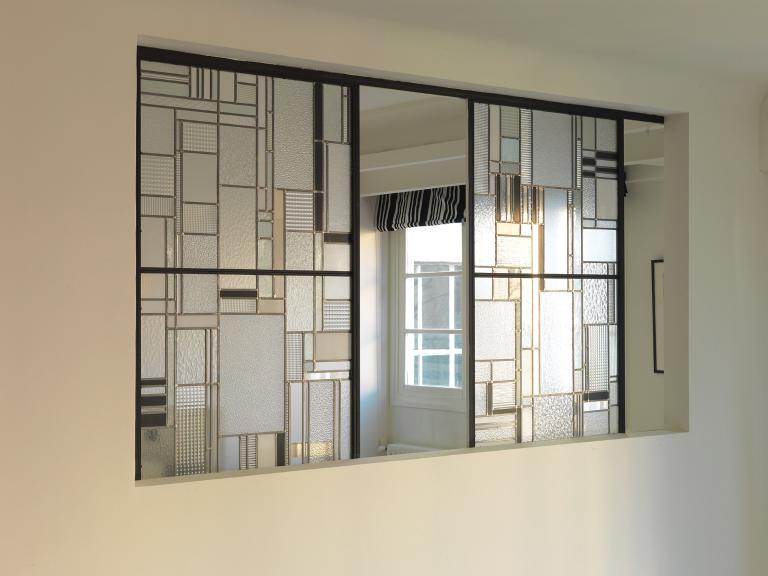 Détail du vitrail réalisé dans la double hauteur de l'ancien atelier de Tamara de Lempicka