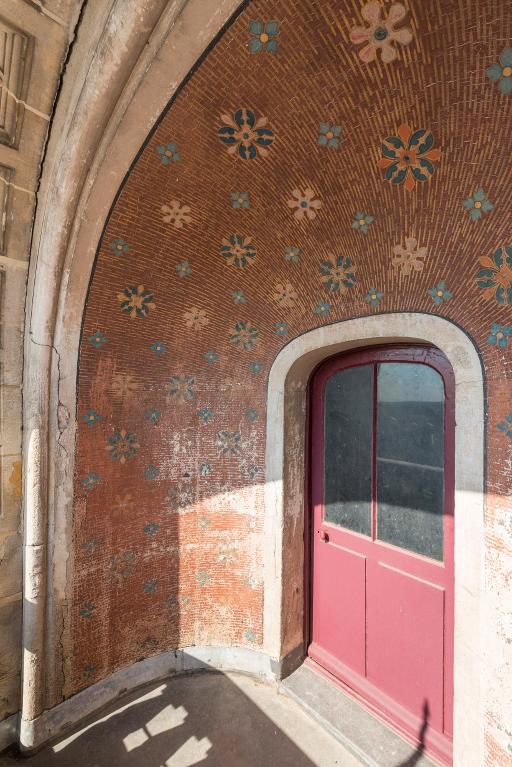 Détail de l'intérieur de la loggia, en couronnement de la façade.