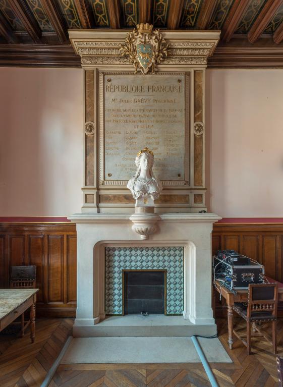 La cheminée de la salle du conseil.
