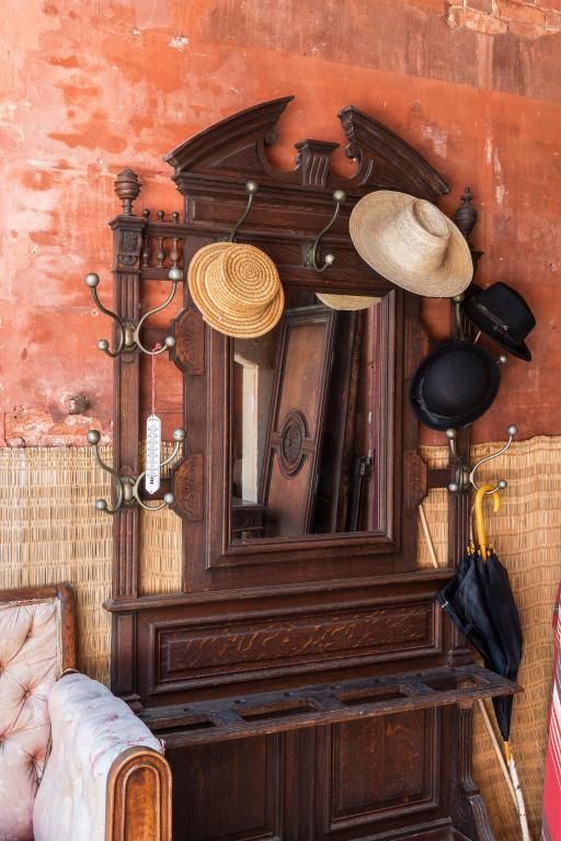 Mobilier dans l'atelier d'été