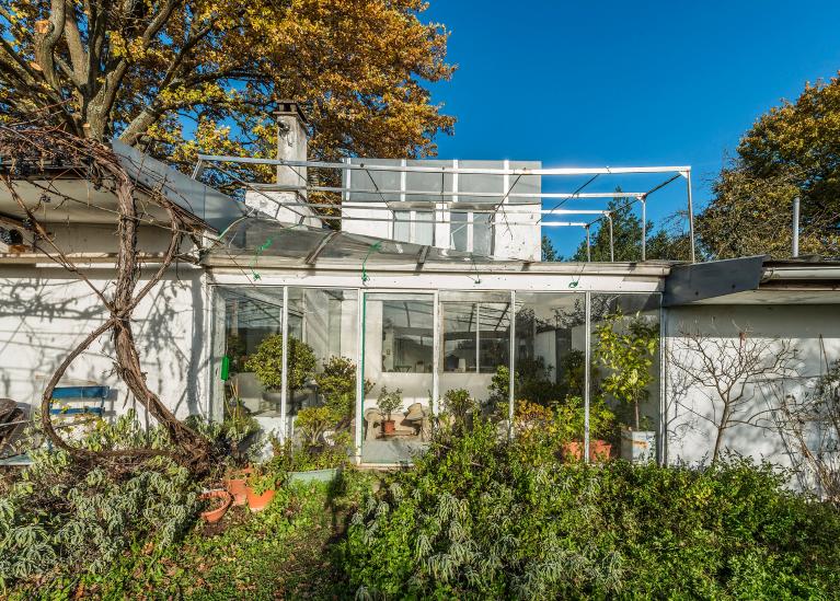 Vue du jardin d'hiver de la maison