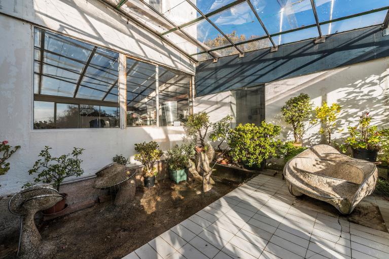 Vue du jardin d'hiver, prise depuis l'intérieur