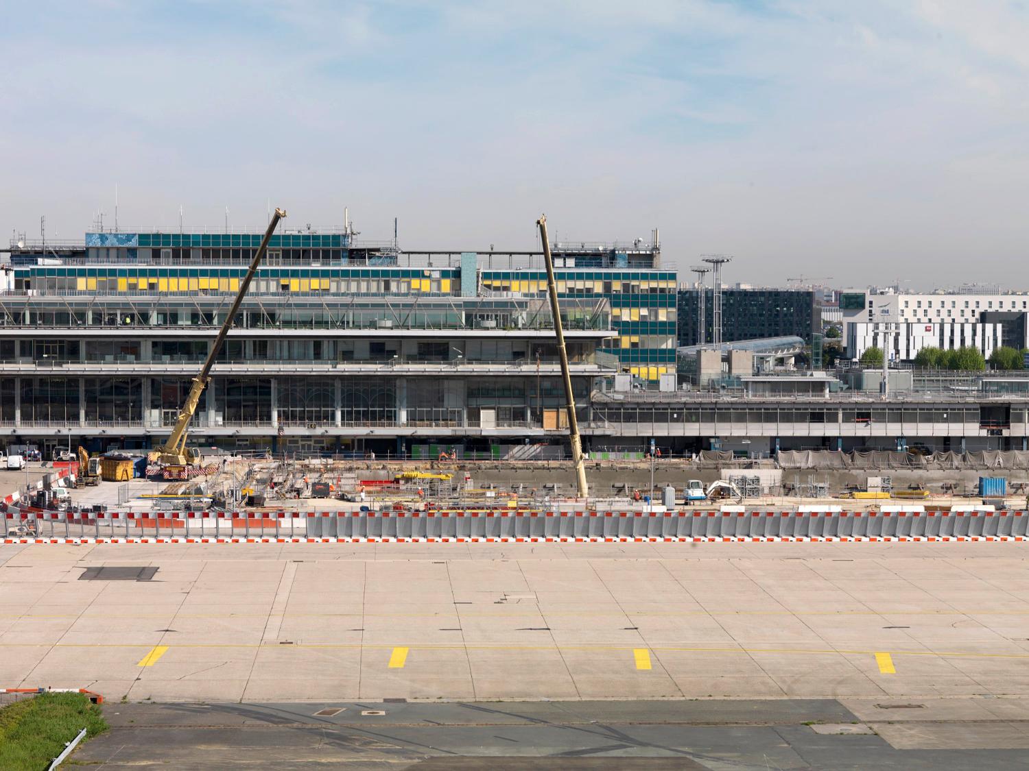 2018, le chantier de la Refonte du Process Départ International (RPDI) d'Orly-Sud vu depuis le sud.  