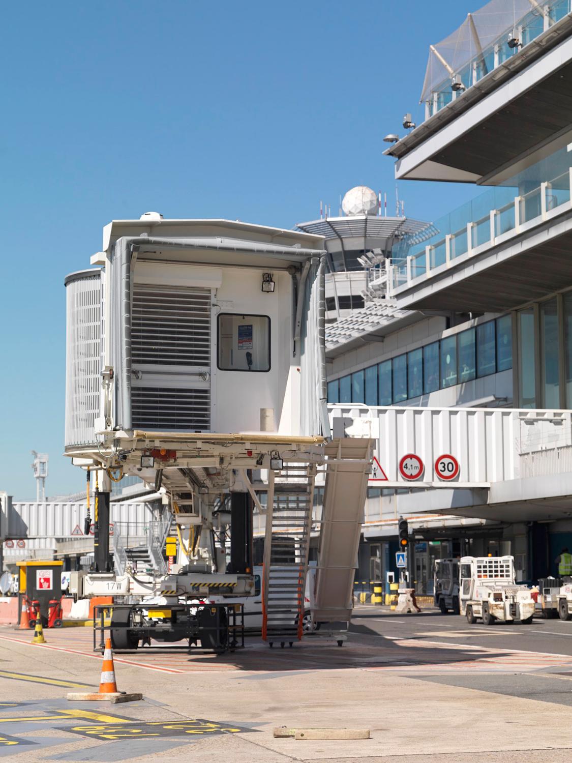 2018, passerelle d'embarquement d'Orly-Sud vue depuis l'est.