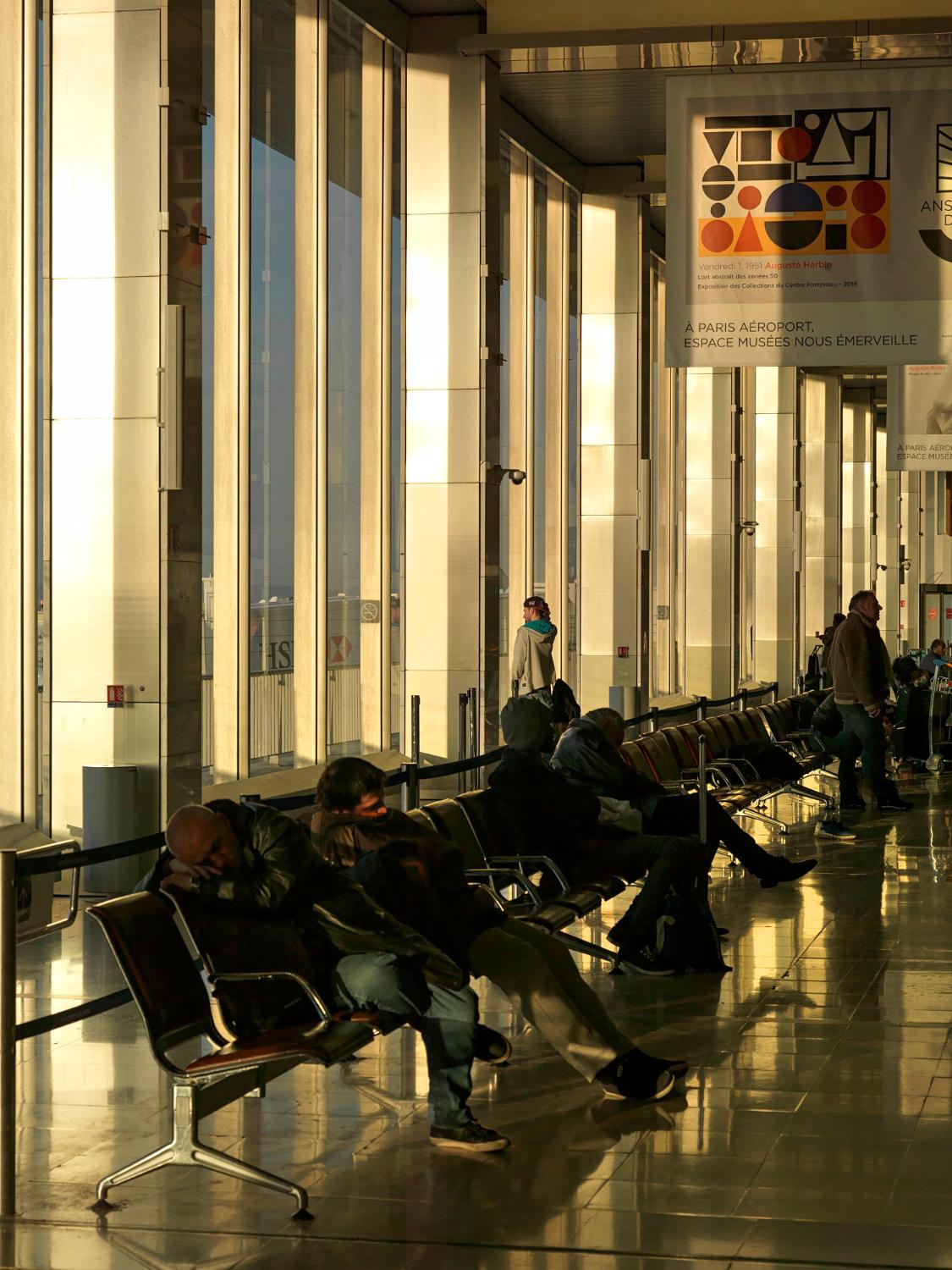 2018, passagers dans la Galerie marchande, 1er étage.