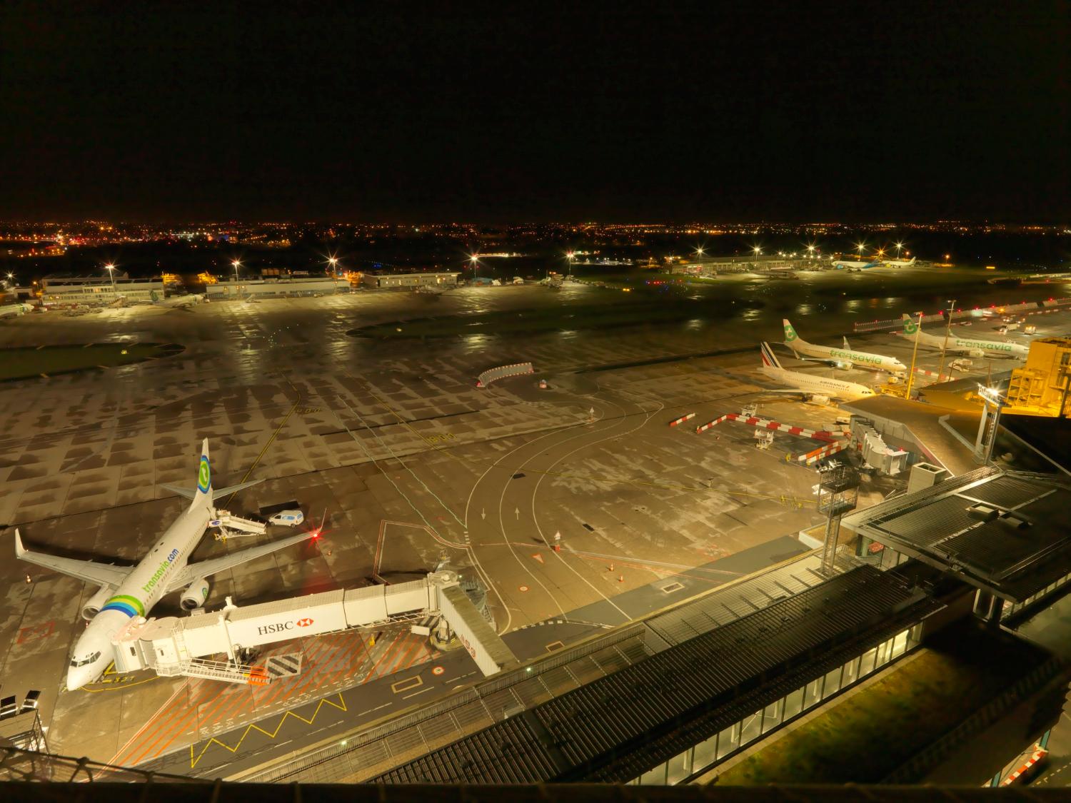 2018, aire de trafic au contact d'Orly-Sud depuis la tour de contrôle, vue prise depuis le nord.