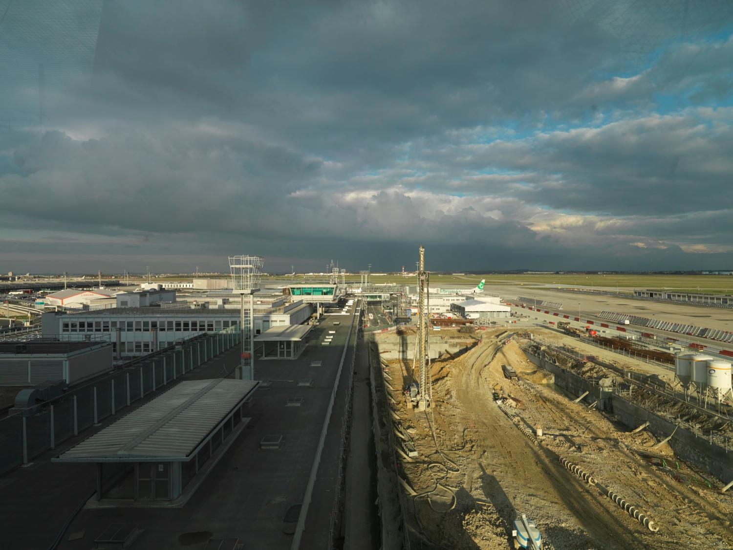 2018, le chantier de la Refonte du Process Départ International (RPDI) d'Orly-Sud vu depuis Orly-Sud, vue prise depuis l'ouest. 