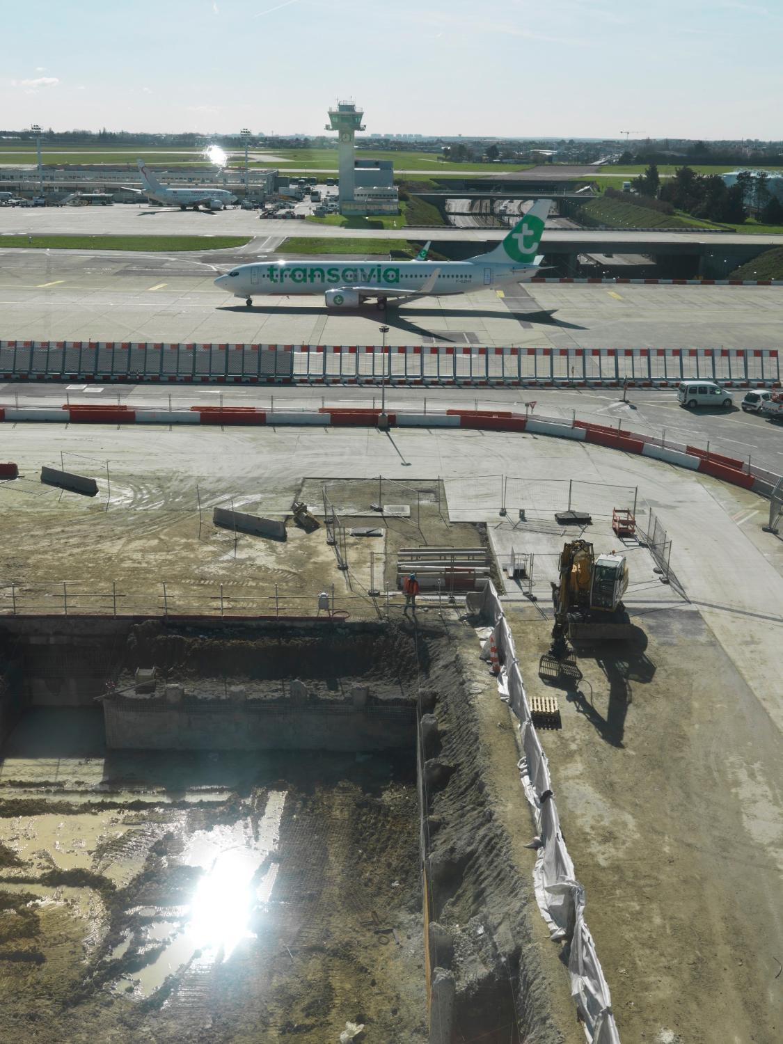 2018, le chantier de la Refonte du Process Départ International (RPDI) d'Orly-Sud vu depuis Orly-Sud, vue prise depuis le nord. 