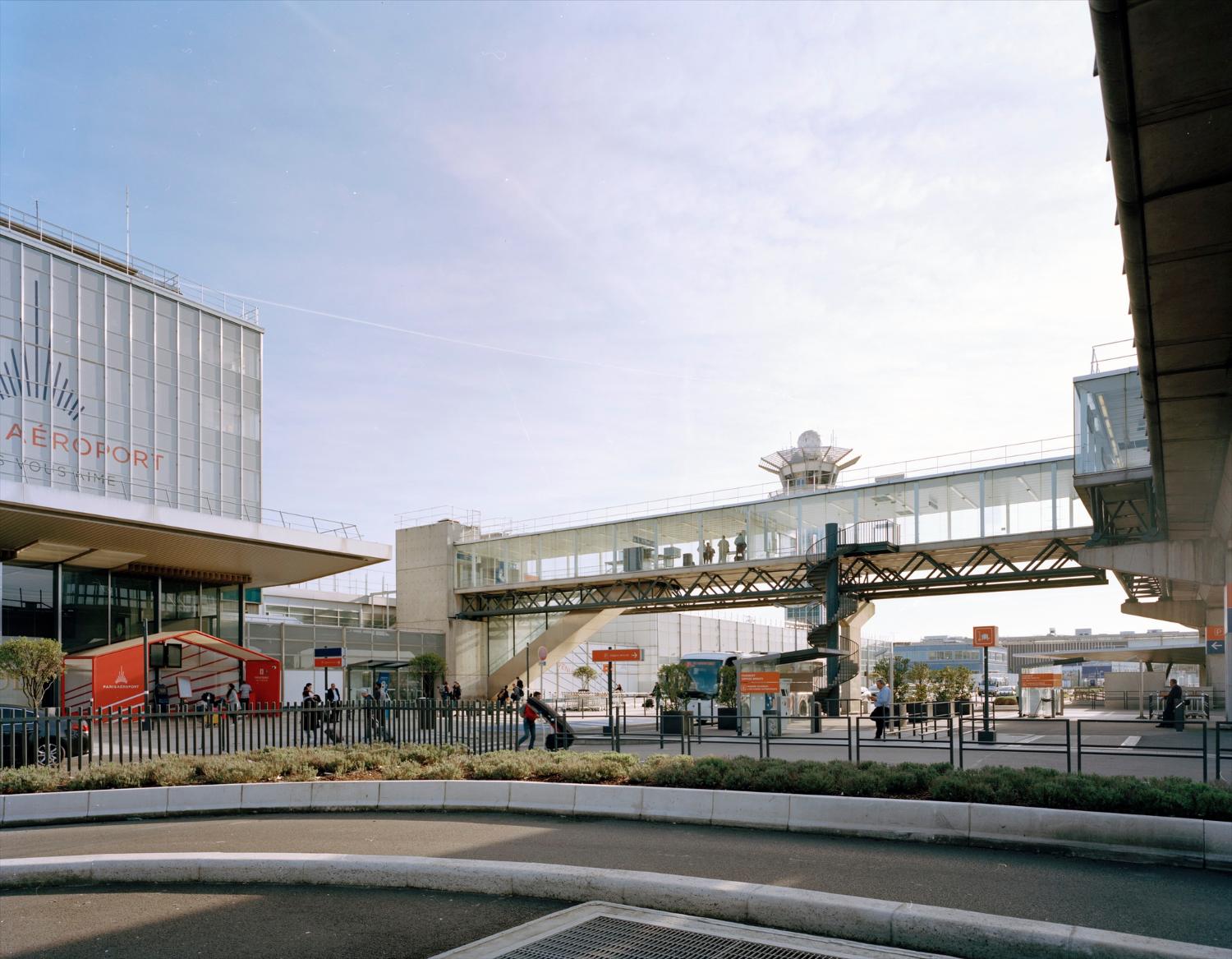 2019, passerelle d'accès ouest à la station d'Orlyval d'Orly 4 vue depuis le nord.