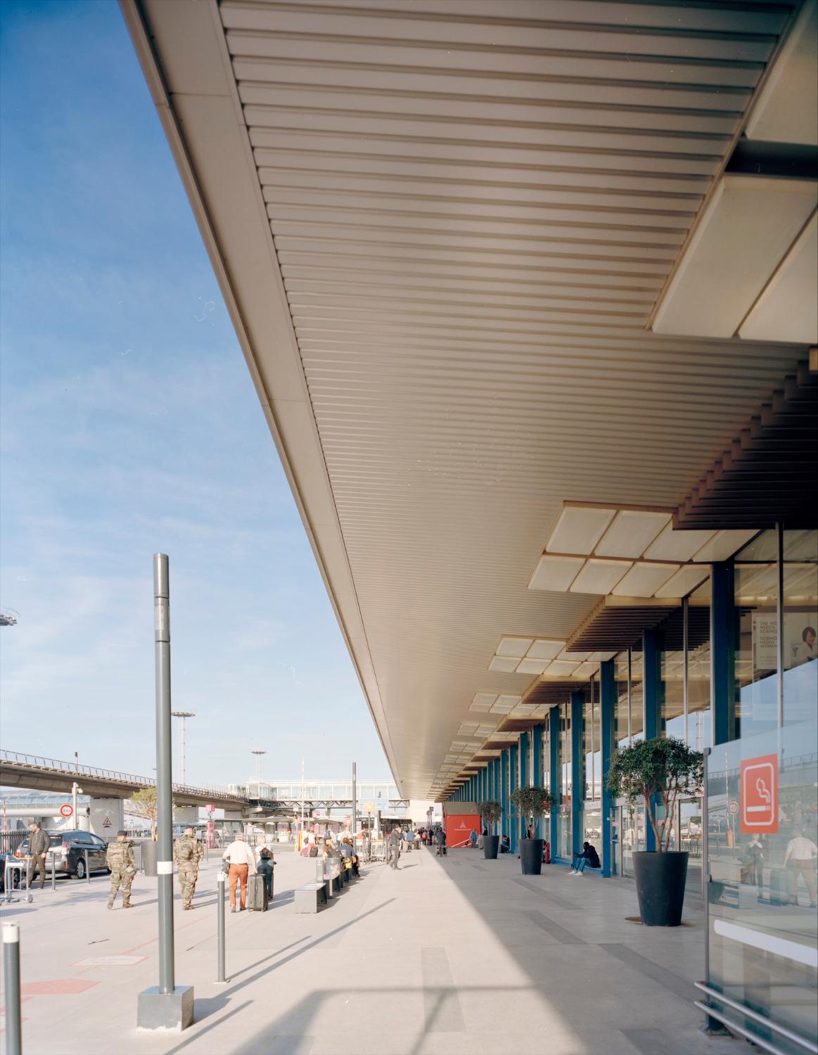 2018, le parvis d'Orly-Sud vu depuis l'ouest.