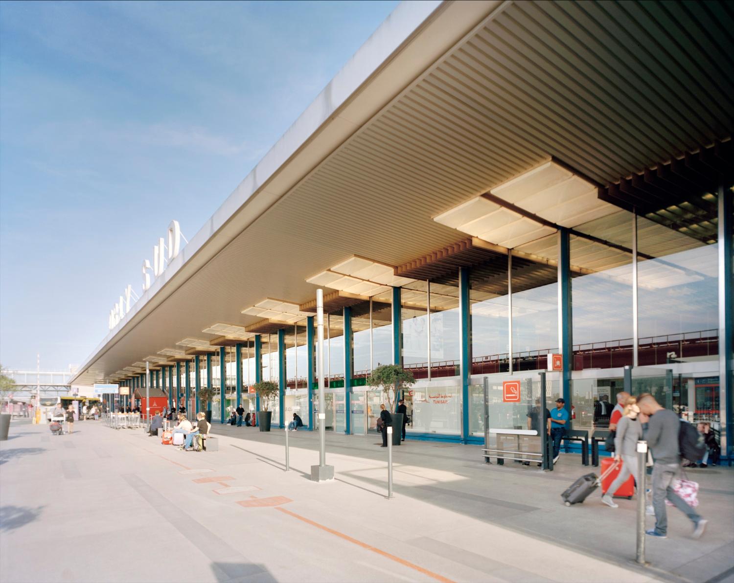 2018, le parvis d'Orly-Sud vu depuis l'ouest.