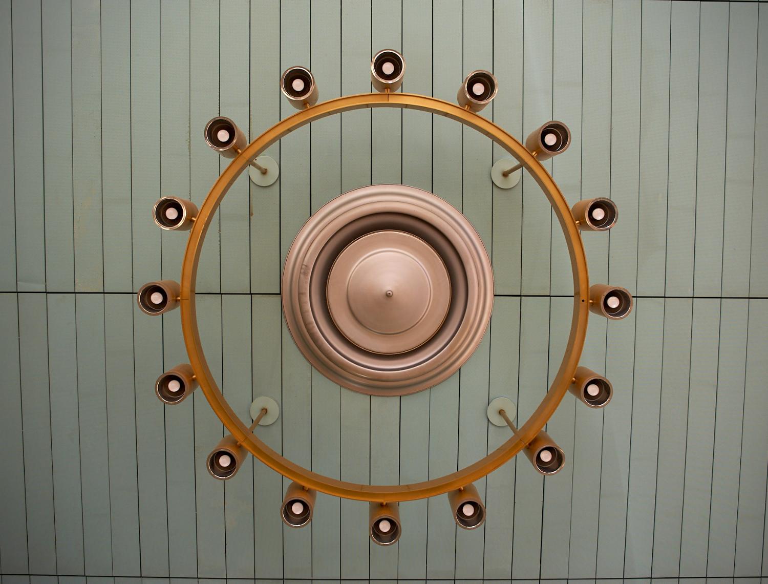 2018, luminaire de la galerie Marchande, 1er étage.