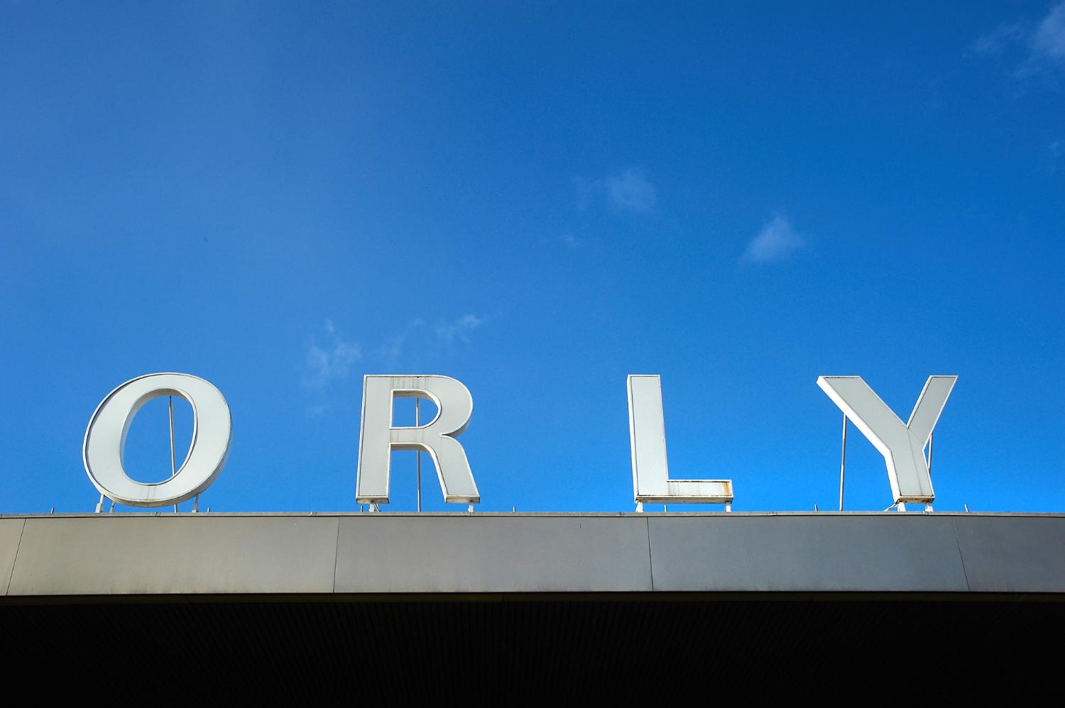 2018, détail de la façade d'Orly-Ouest, les lettres ont été retirées en 2019.