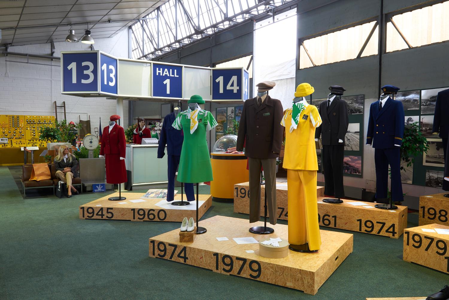 Les uniformes du Groupe ADP, mission Gestion du patrimoine historique du Groupe ADP, Hall 1, bâtiment 615.