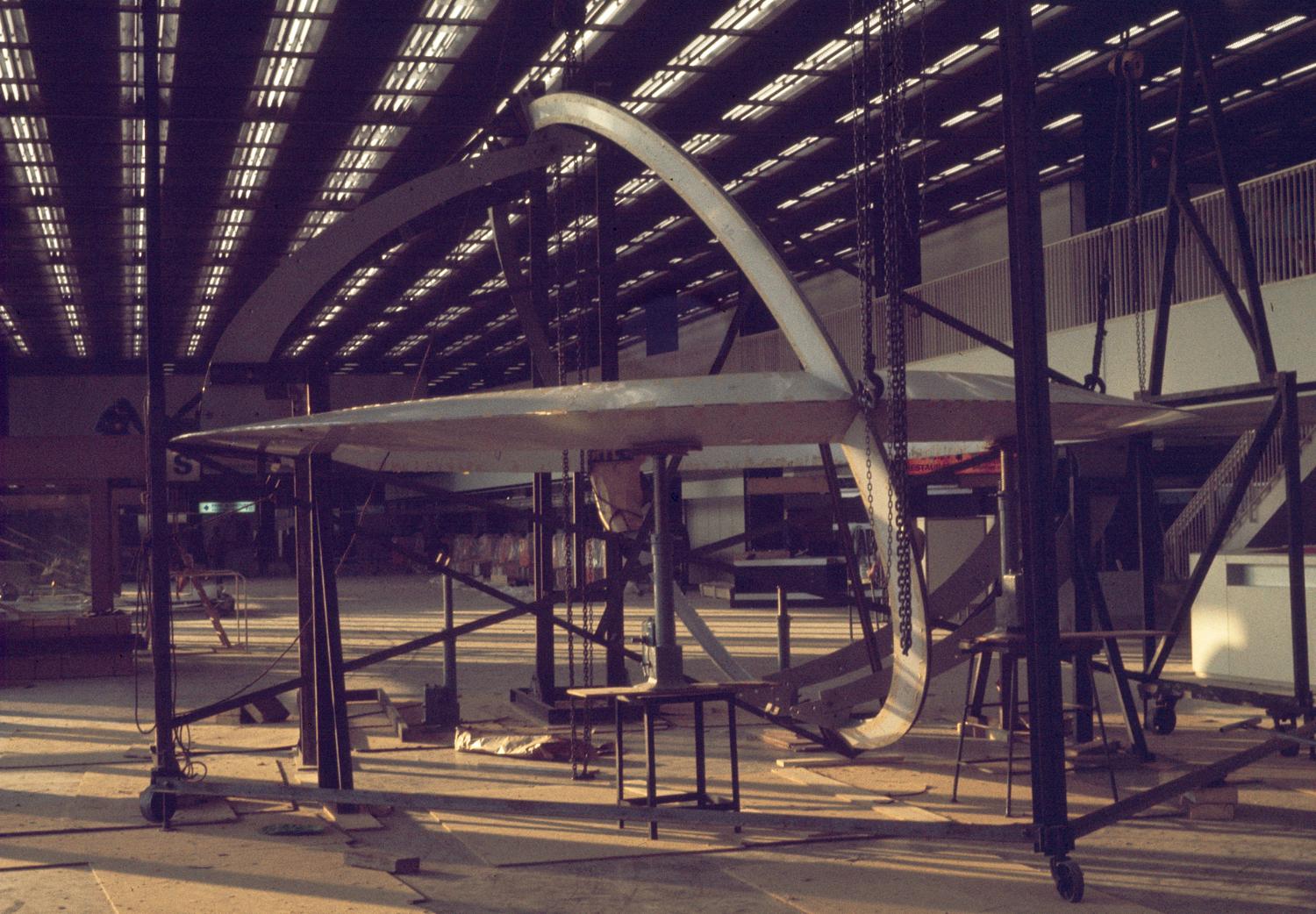 13/02/1971, montage de "l'Astrolabe" (horloge astronomique). 