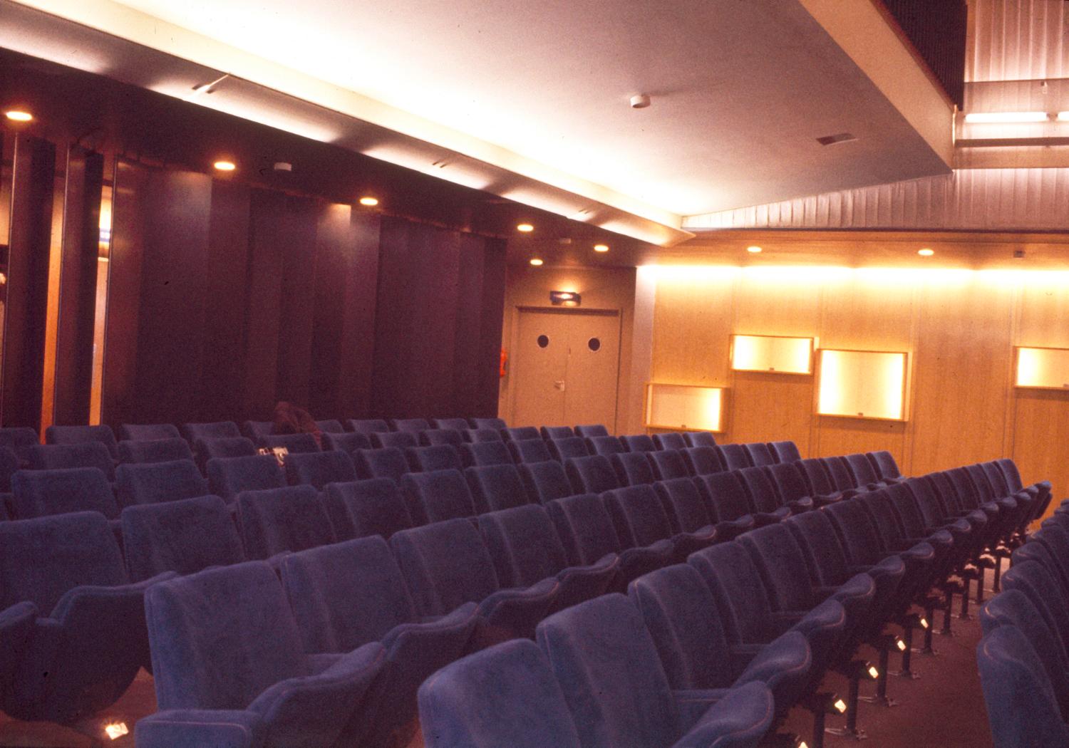 1961, le cinéma Publicis-Orly, conception des aménagements: Philippe Mondineu et R. Perrussel, 4ème étage. 
