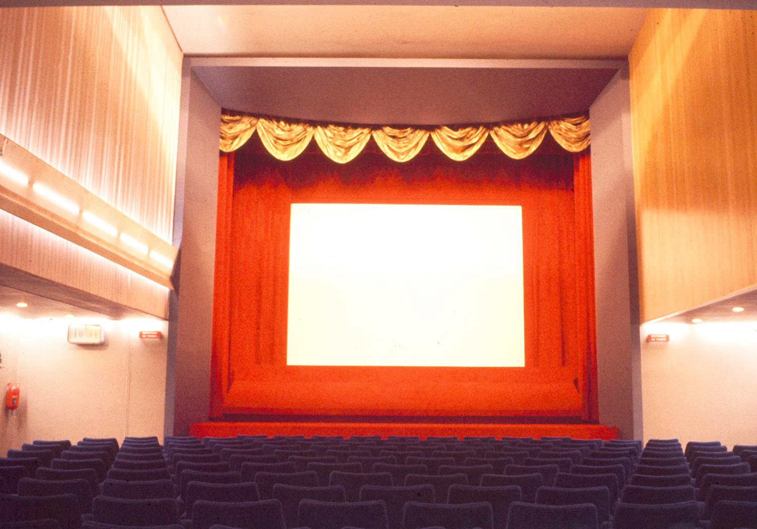 1961, le cinéma Publicis-Orly, conception des aménagements: Philippe Mondineu et R. Perrussel, 4ème étage. 