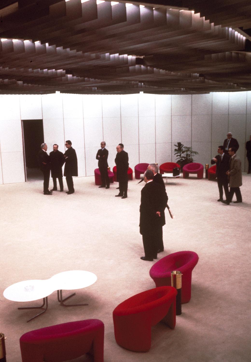 11/1969, le deuxième pavillon d'honneur.