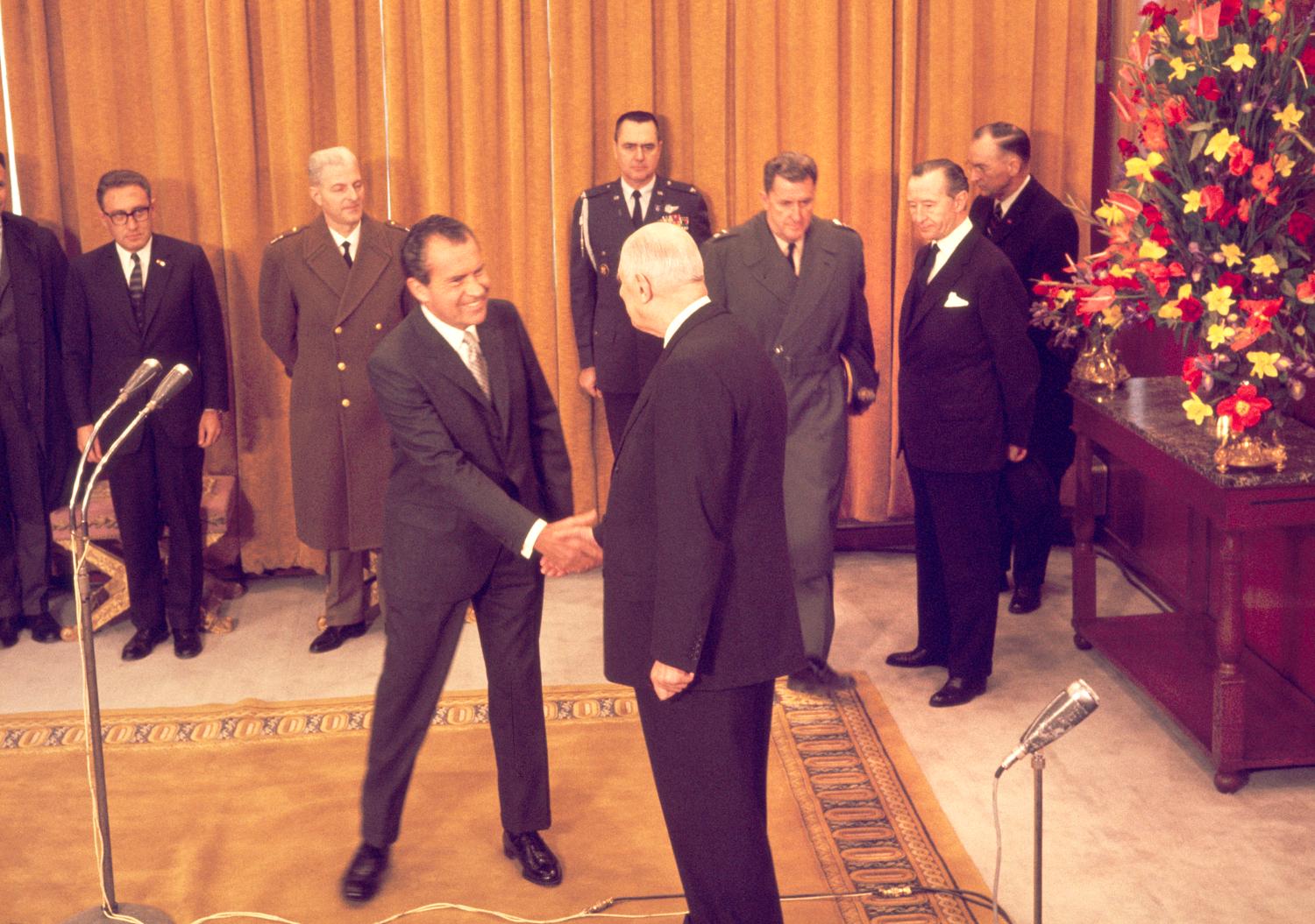 28/02/1969, le premier pavillon d'honneur dit l'Isba, arrivée de Richard Nixon.