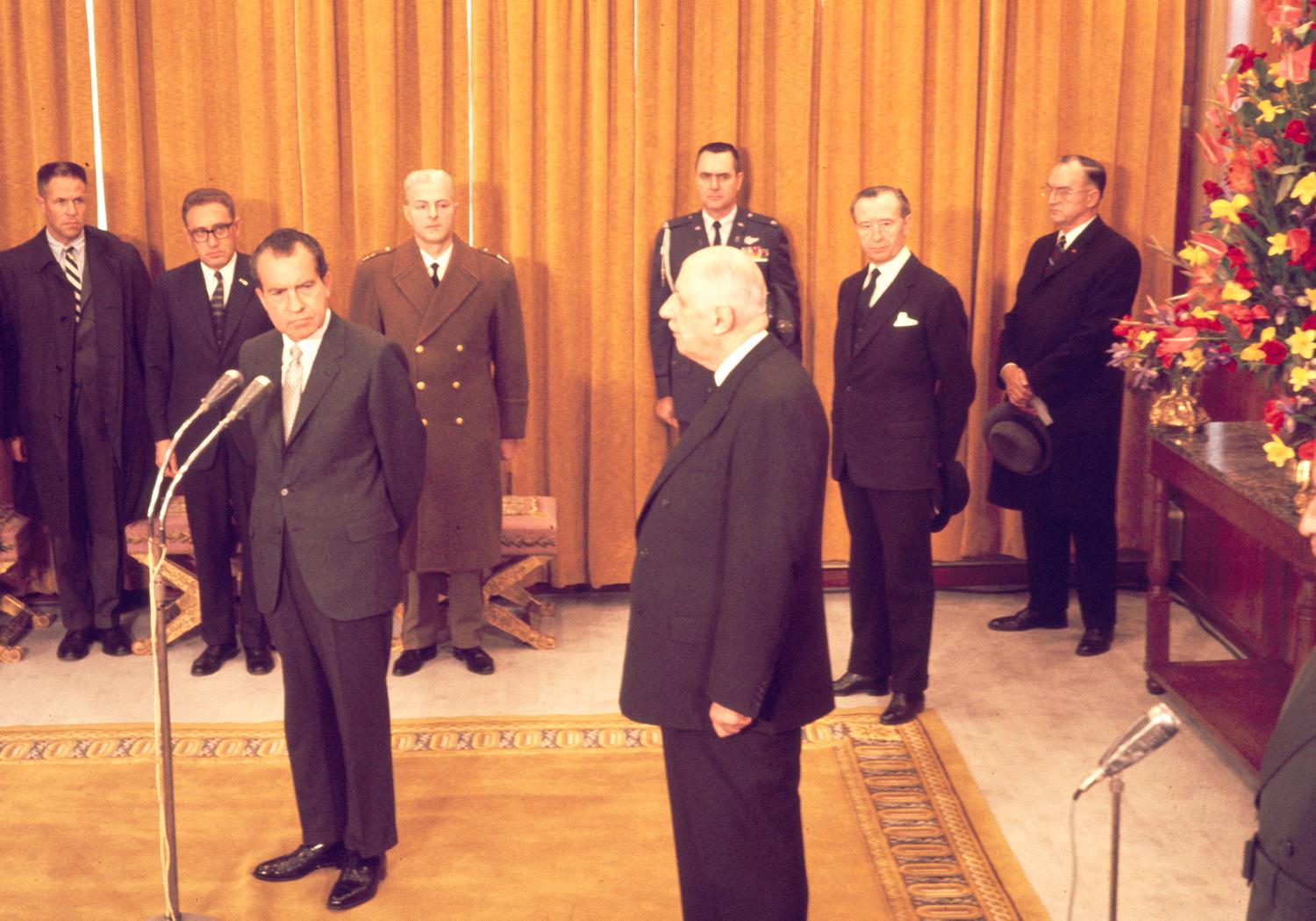 28/02/1969, le premier pavillon d'honneur dit l'Isba, arrivée de Richard Nixon.