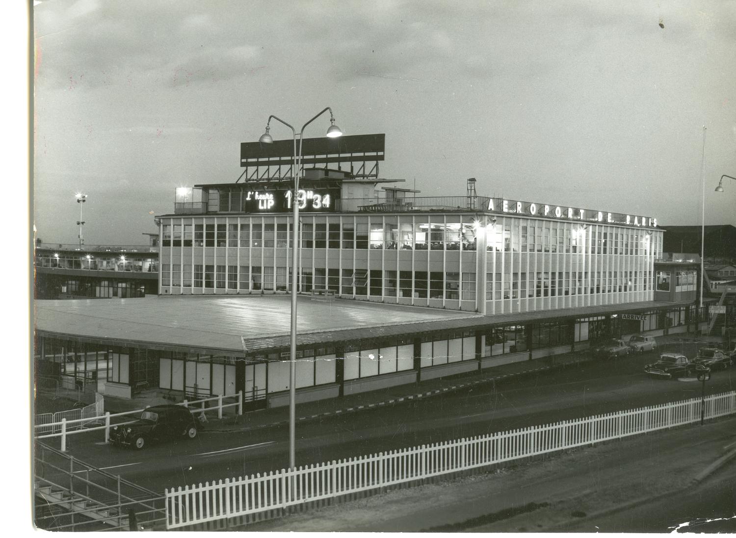 Après 1954 vue de l'Aérogare-Sud prise depuis la nationale 7 (nord ouest)
