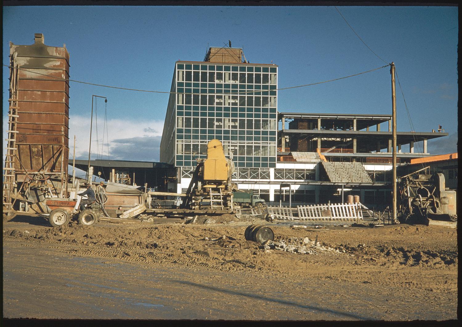 1957 1961, la construction des Installations Terminales, vue prise depuis l'Ouest. 