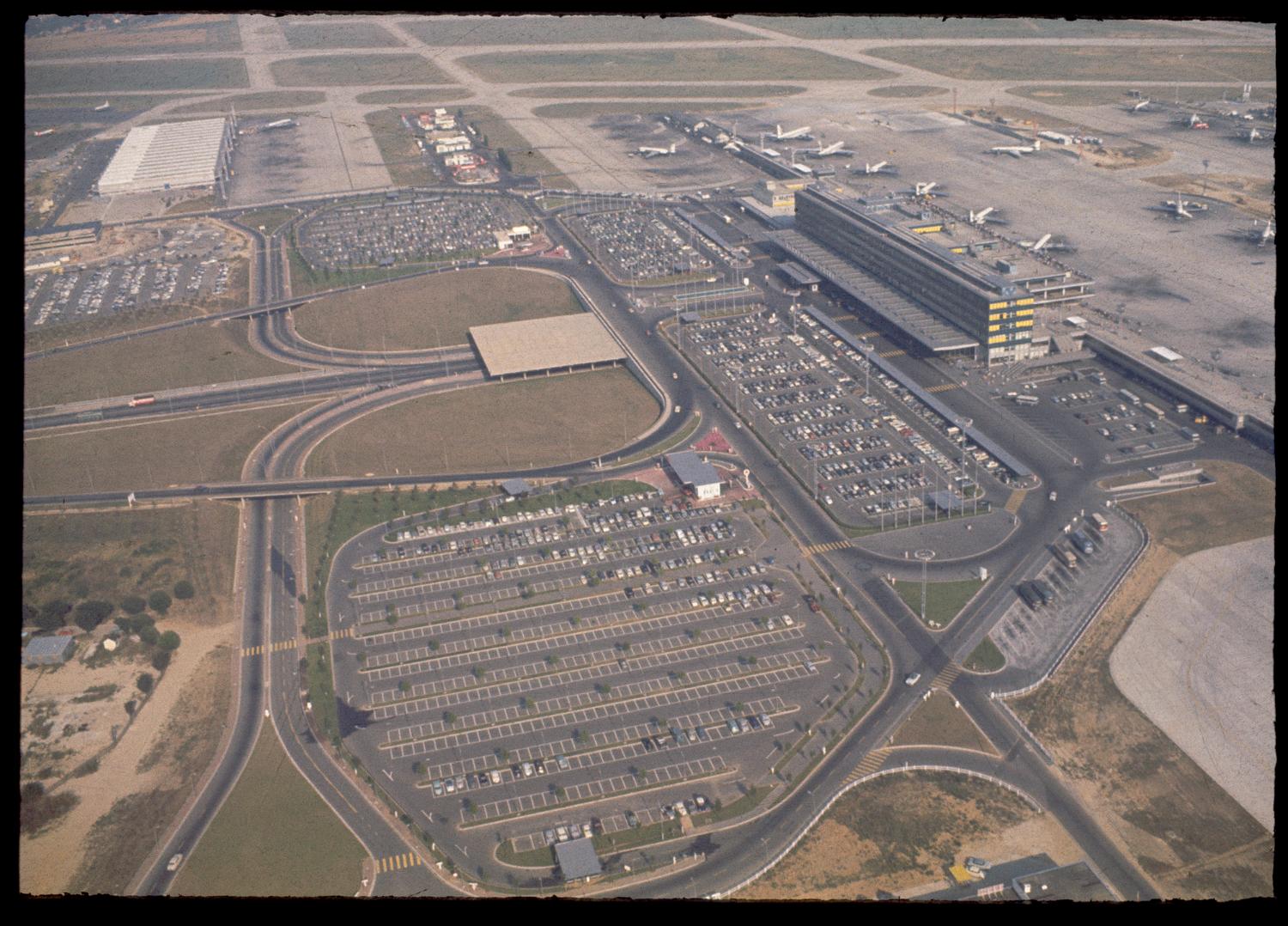 1961 1966, les Installations Terminales vues depuis le nord ouest.