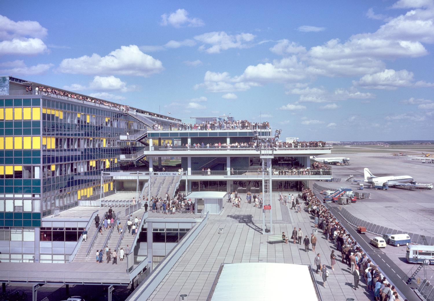 1961, les terrasses d'Orly vues depuis l'ouest.