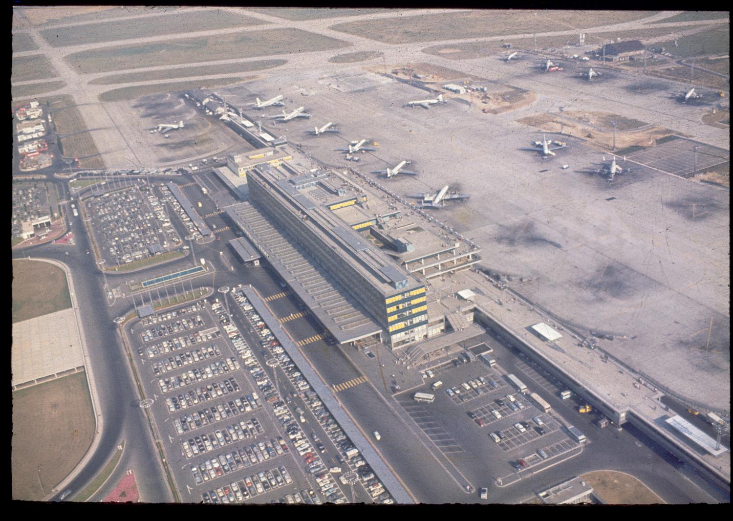1961 1966, les Installations Terminales vues depuis le nord ouest.