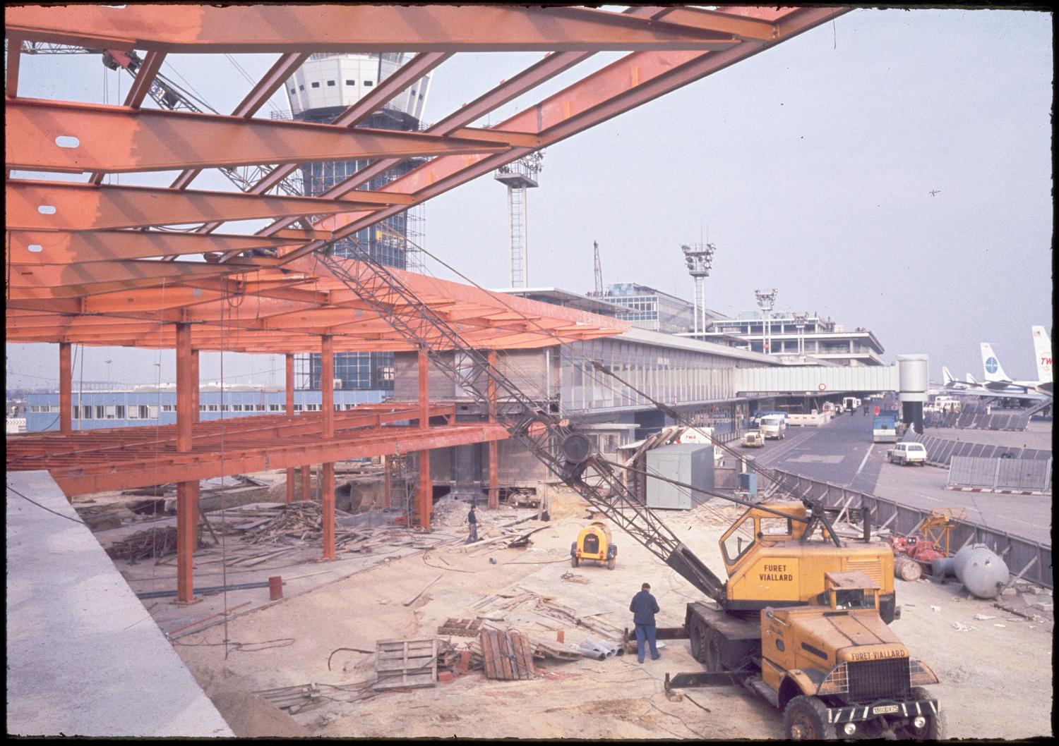 1968 1971, la construction d'Orly-Ouest et des satellites d'Orly-Sud, la construction de satellite ouest, vue prise en 1968 du satellite ouest.