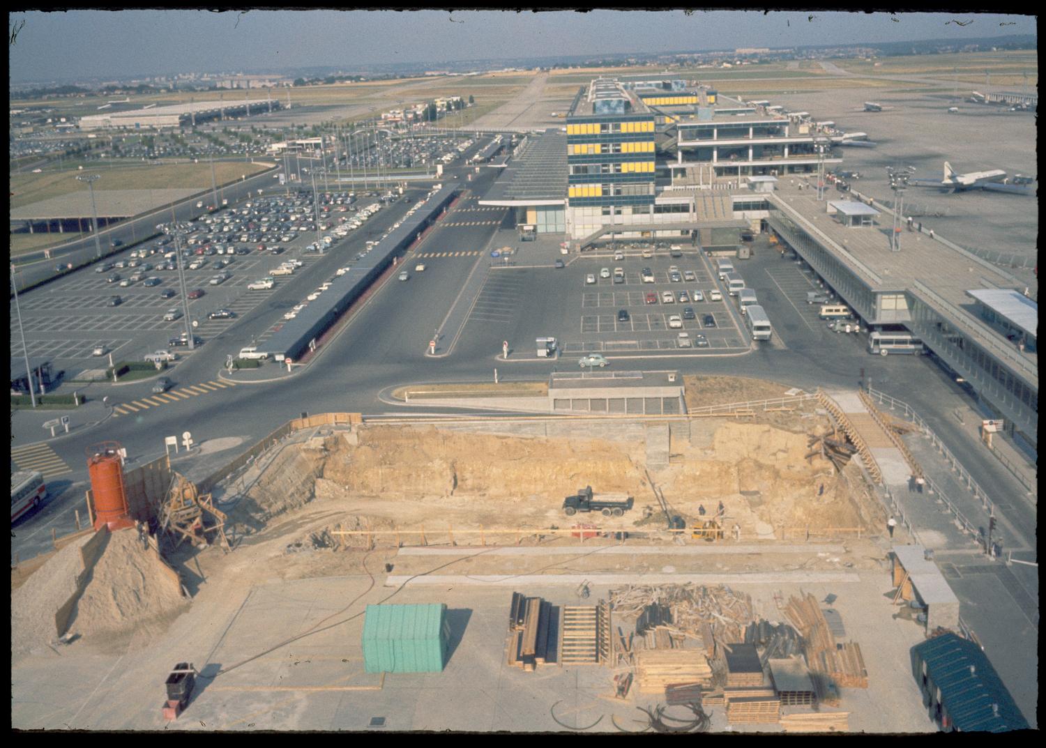 1964 1966, construction de la tour de contrôle