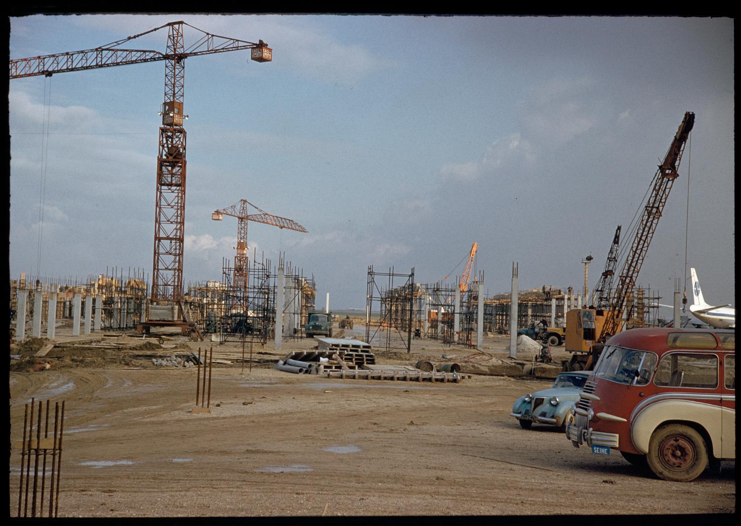 1957 1961 Construction des Installations Terminales, l'exécution des fondations et des sous sols en 1957.