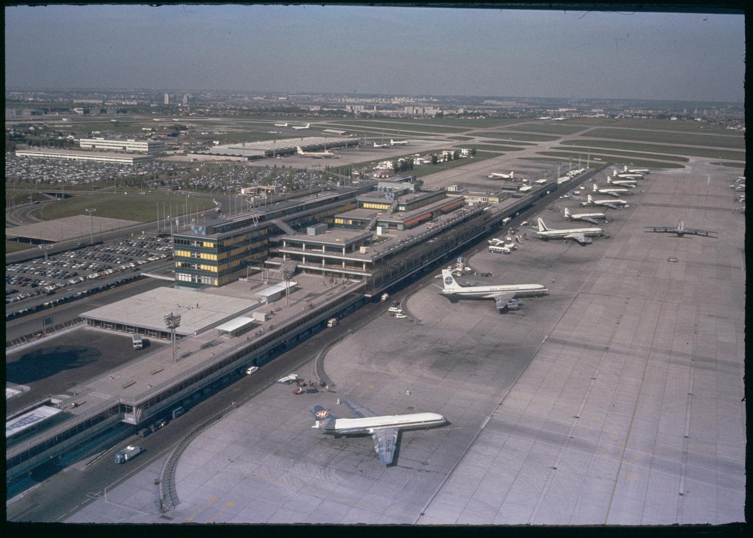 1961 1966, les Installations Terminales vues depuis l'ouest.
