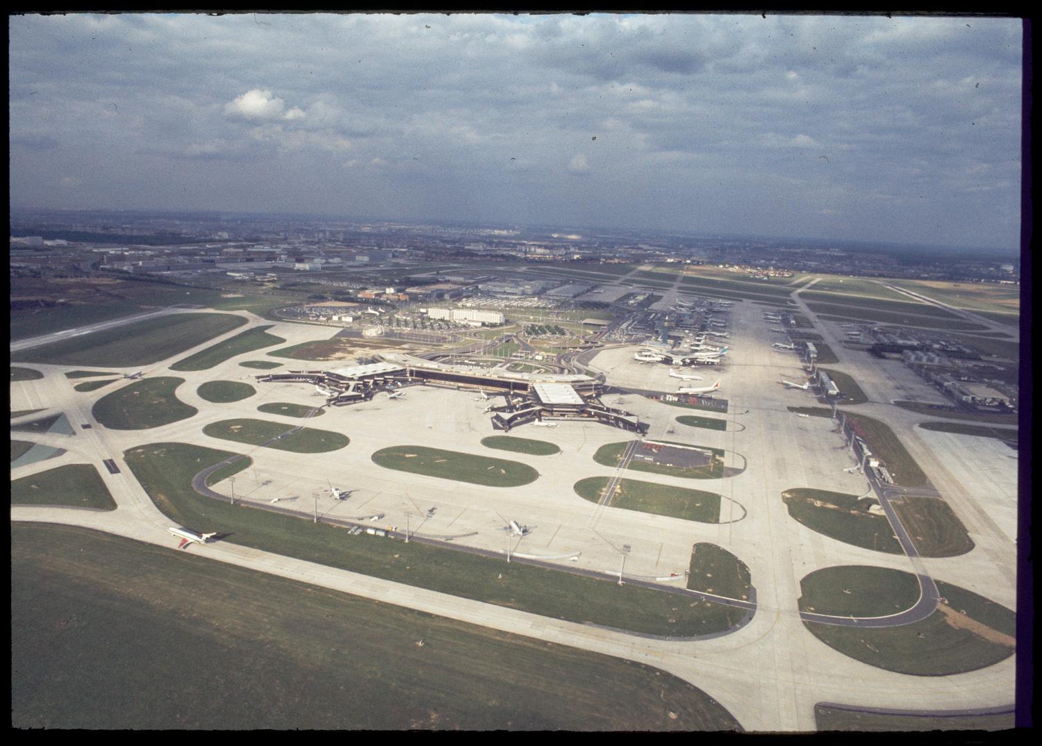 1972, Orly-Ouest et Orly-Sud depuis l'ouest.