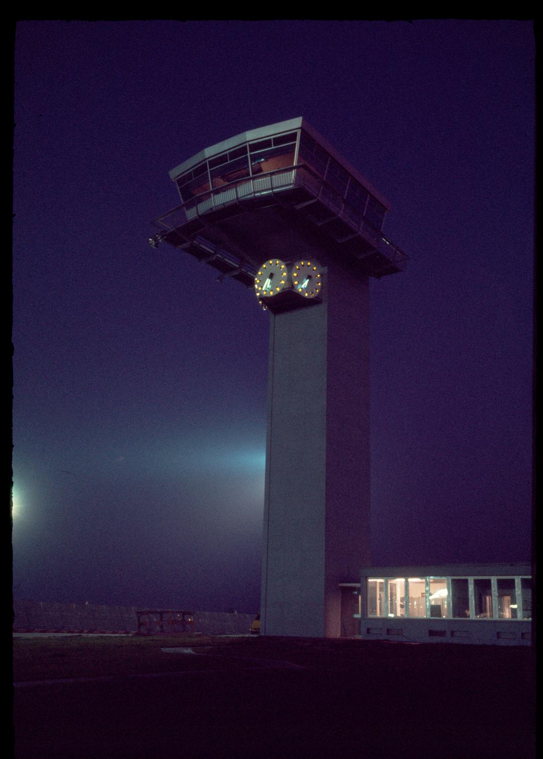 1961 1966, les Installations Terminales, la tour du poste de contrôle et de répartition (PCR).
